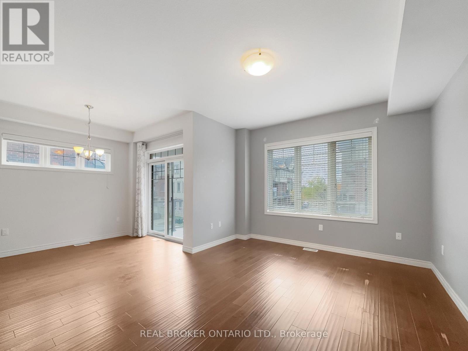 14 Whaley Lane, Hamilton, Ontario  L9G 0G7 - Photo 6 - X12413133