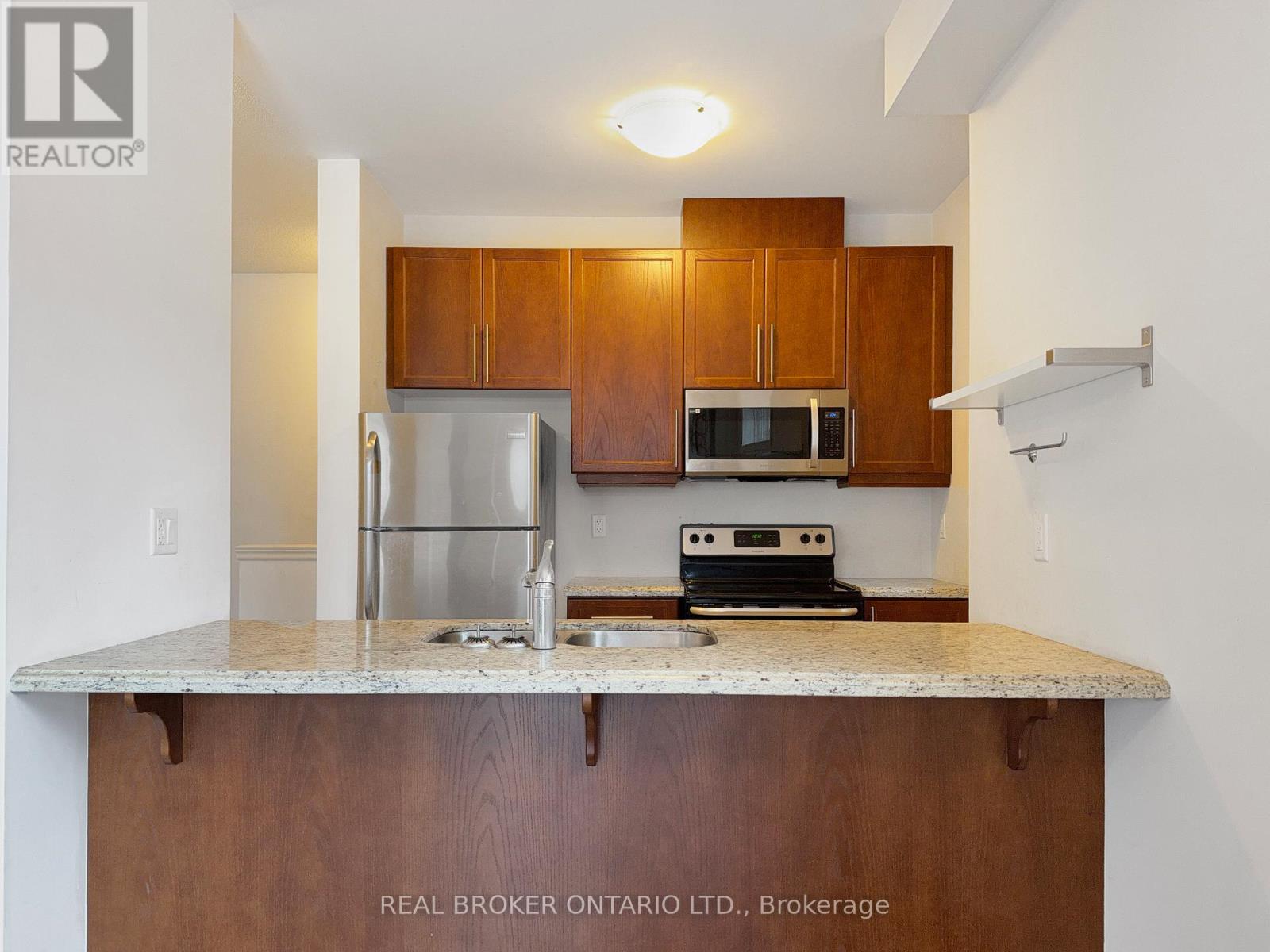 14 Whaley Lane, Hamilton, Ontario  L9G 0G7 - Photo 9 - X12413133