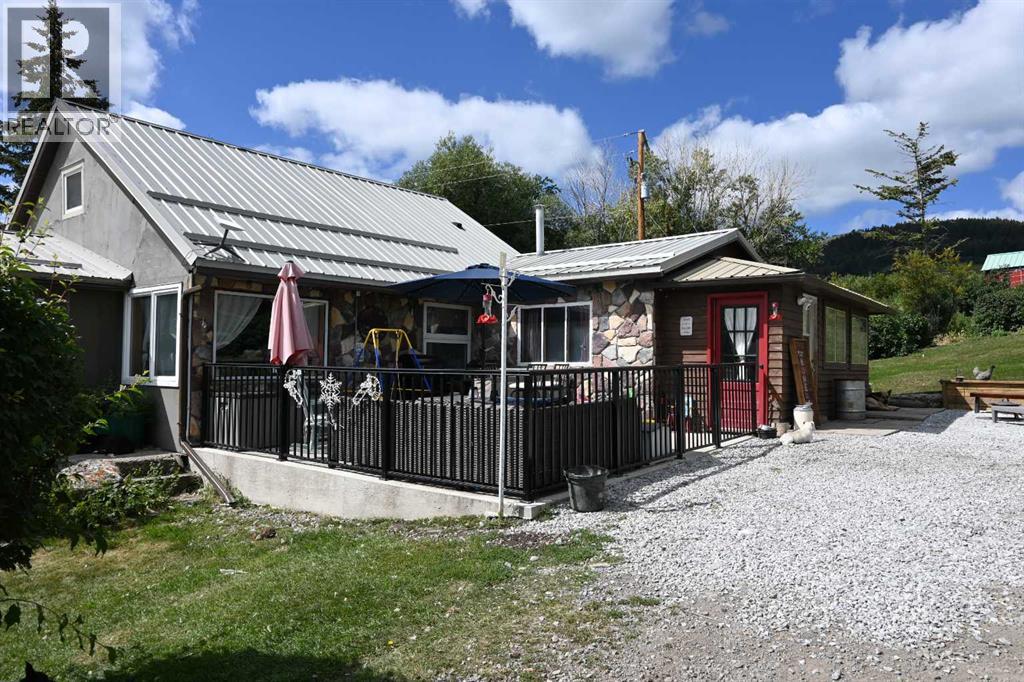 7404 Rge Rd 3-0, Rural Pincher Creek No. 9, Alberta  T0K 1H0 - Photo 2 - A2267487