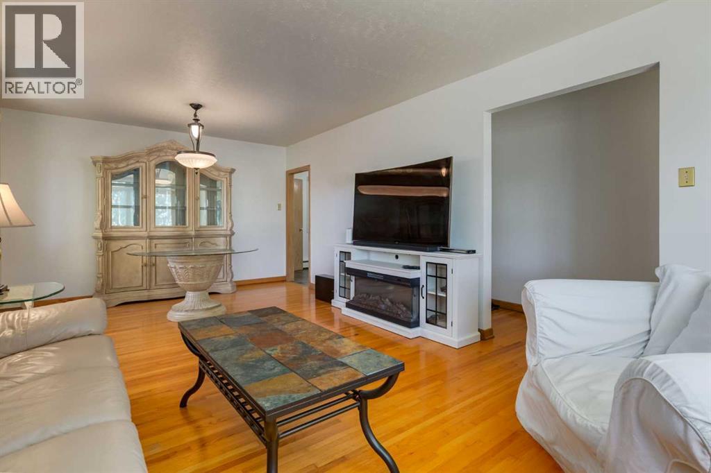 23 Klamath Place Sw, Calgary, Alberta  T2V 2J2 - Photo 5 - A2262308