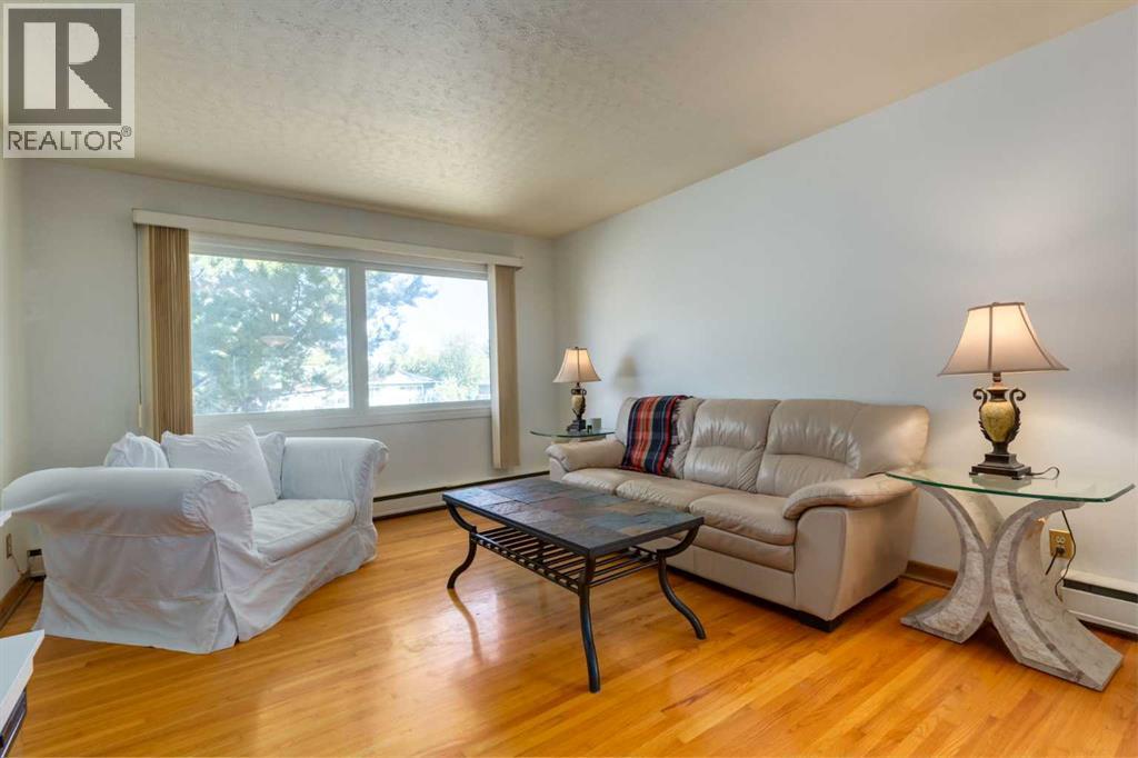 23 Klamath Place Sw, Calgary, Alberta  T2V 2J2 - Photo 3 - A2262308