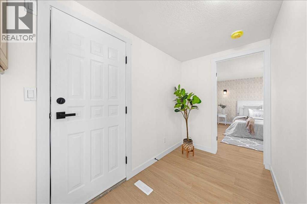 210 Erin Woods Circle Se, Calgary, Alberta  T2B 3E1 - Photo 32 - A2265036