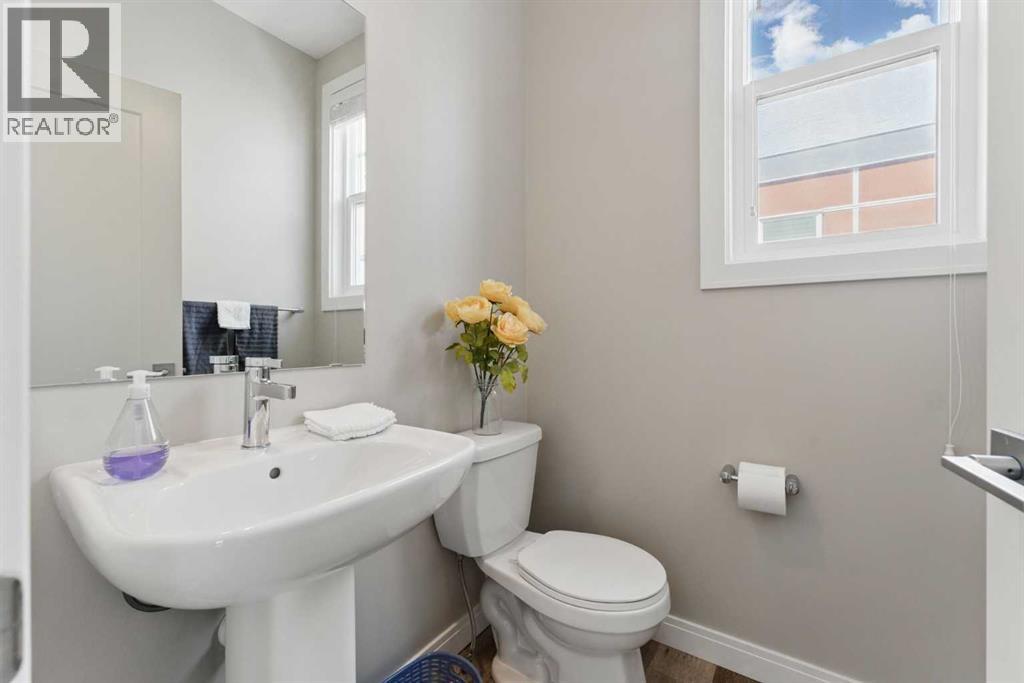 815 85 Street Sw, Calgary, Alberta  T3H 1W7 - Photo 21 - A2268379