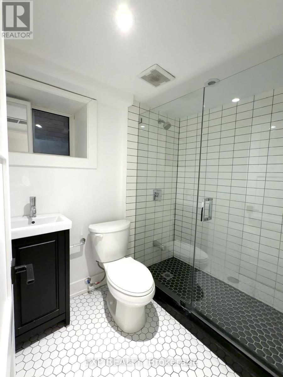 Lower - 630 Christie Street, Toronto, Ontario  M6G 3E5 - Photo 14 - C12505624