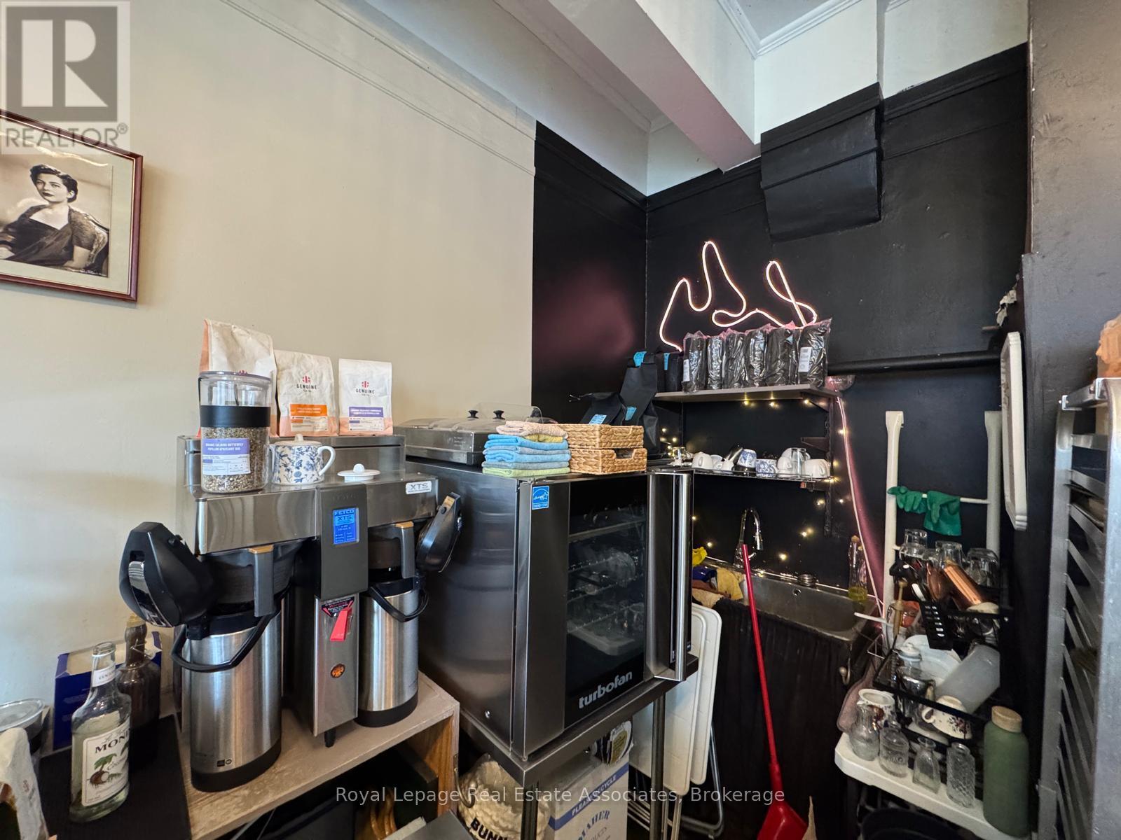 Ground Floor - 6 Denison Avenue, Toronto, Ontario  M5V 2B3 - Photo 11 - C12505654