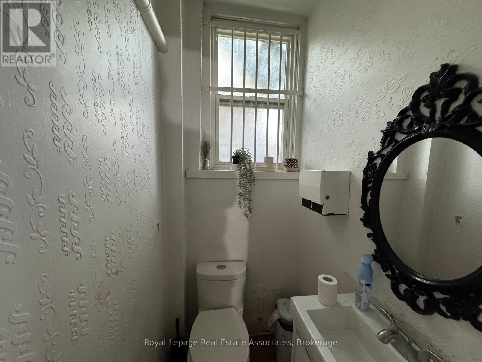 Ground Floor - 6 Denison Avenue, Toronto, Ontario  M5V 2B3 - Photo 12 - C12505654