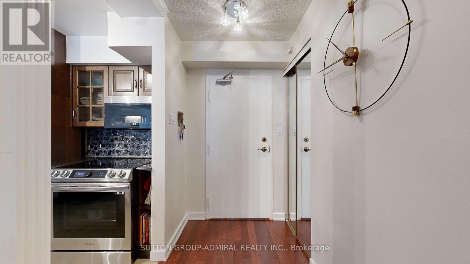 201 - 633 Bay Street, Toronto, Ontario  M5G 2G4 - Photo 2 - C12505702