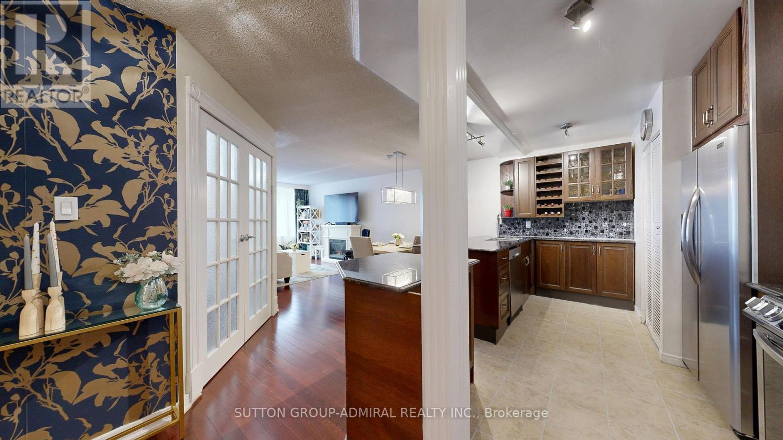 201 - 633 Bay Street, Toronto, Ontario  M5G 2G4 - Photo 3 - C12505702