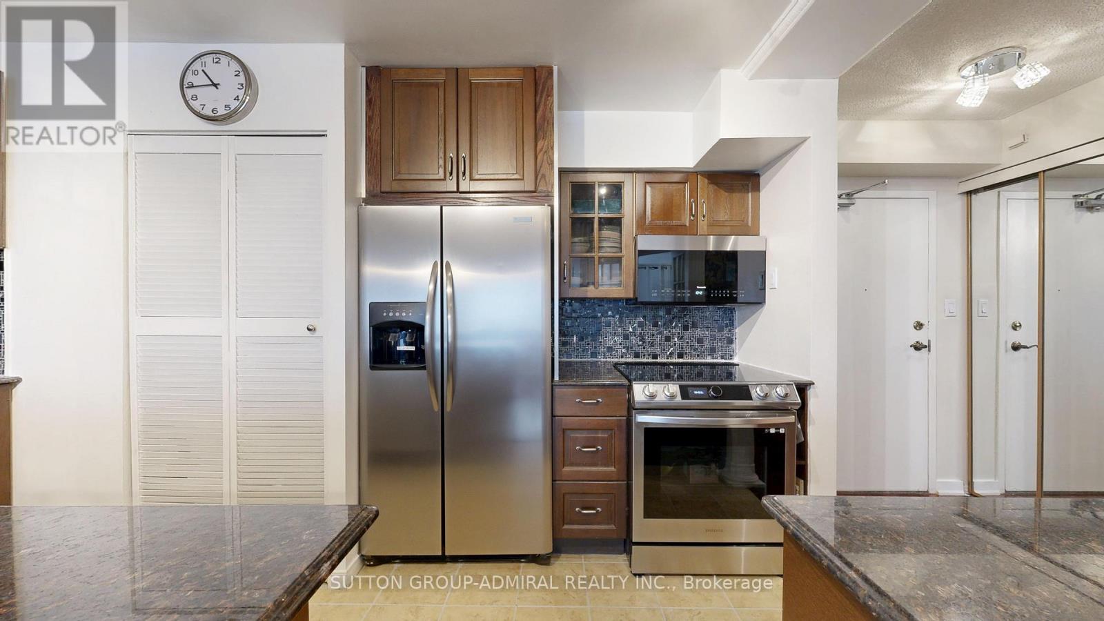 201 - 633 Bay Street, Toronto, Ontario  M5G 2G4 - Photo 4 - C12505702