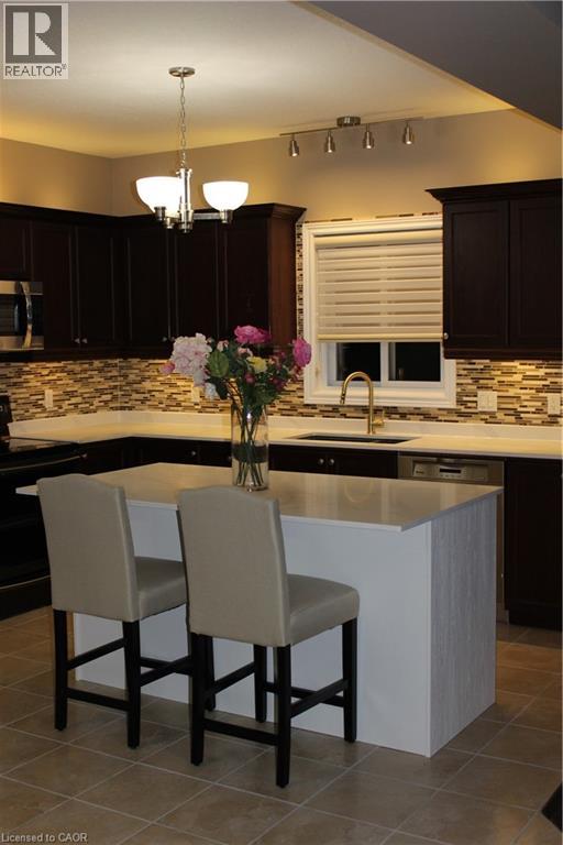 561 Thomas Slee Drive, Kitchener, Ontario  N2P 2Y7 - Photo 7 - 40785346