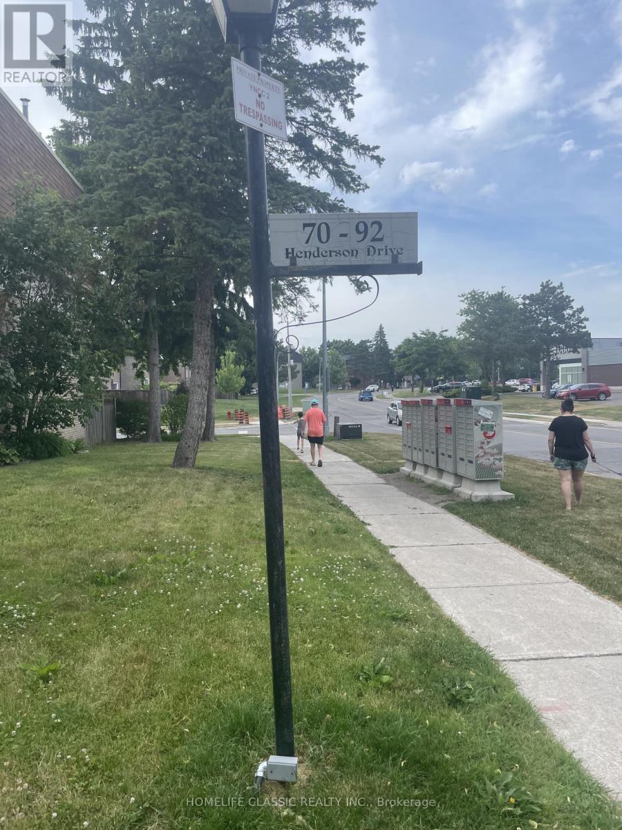 82 - 82 HENDERSON DRIVE, Aurora, Ontario