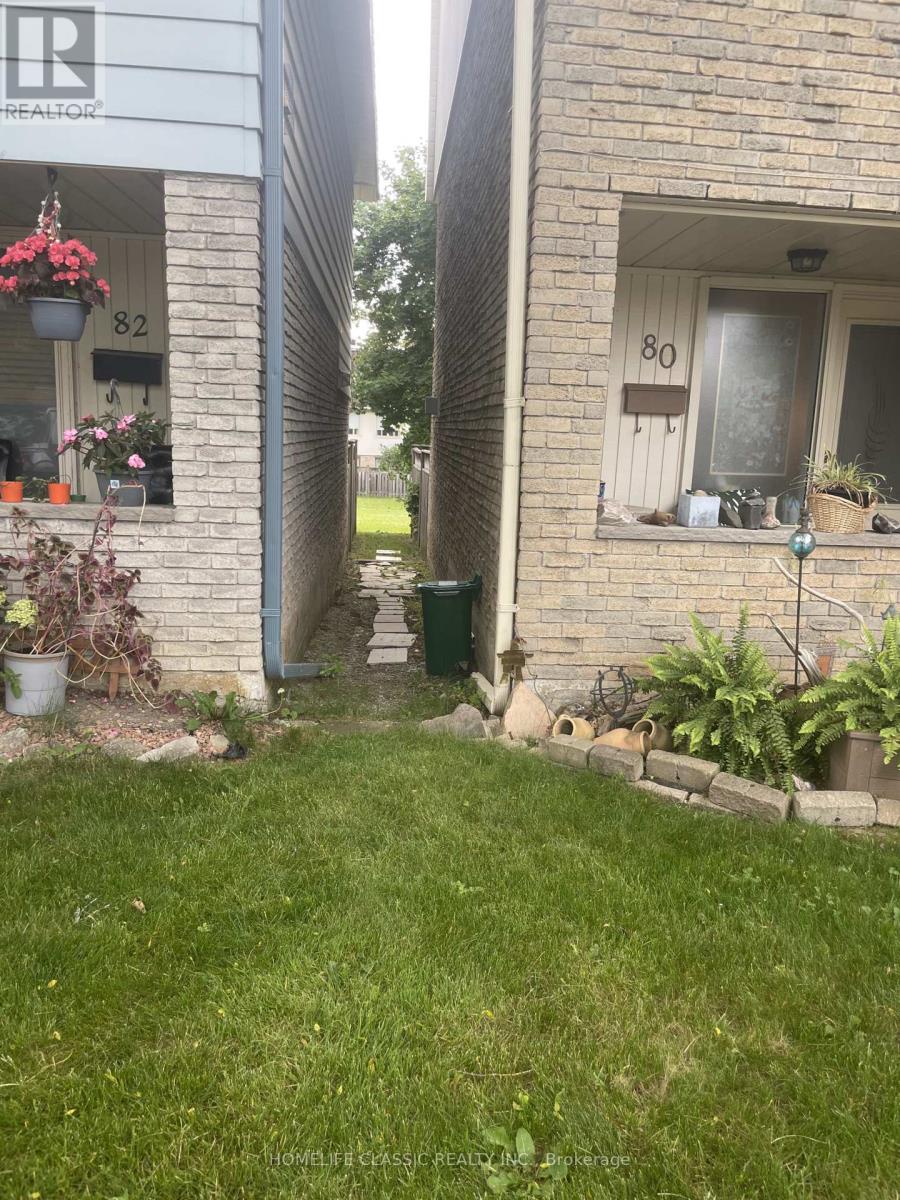 82 - 82 Henderson Drive, Aurora, Ontario  L4G 3M3 - Photo 2 - N12505666
