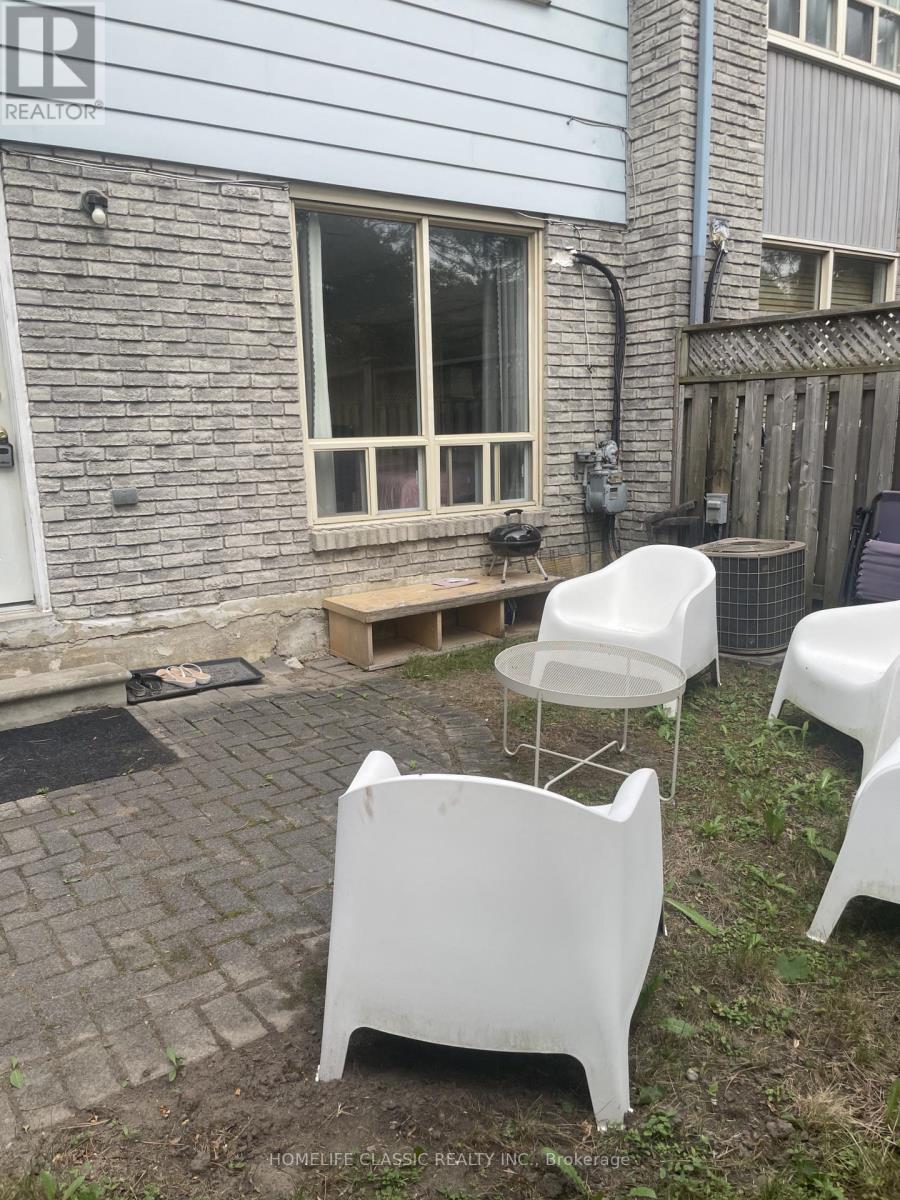 82 - 82 Henderson Drive, Aurora, Ontario  L4G 3M3 - Photo 3 - N12505666