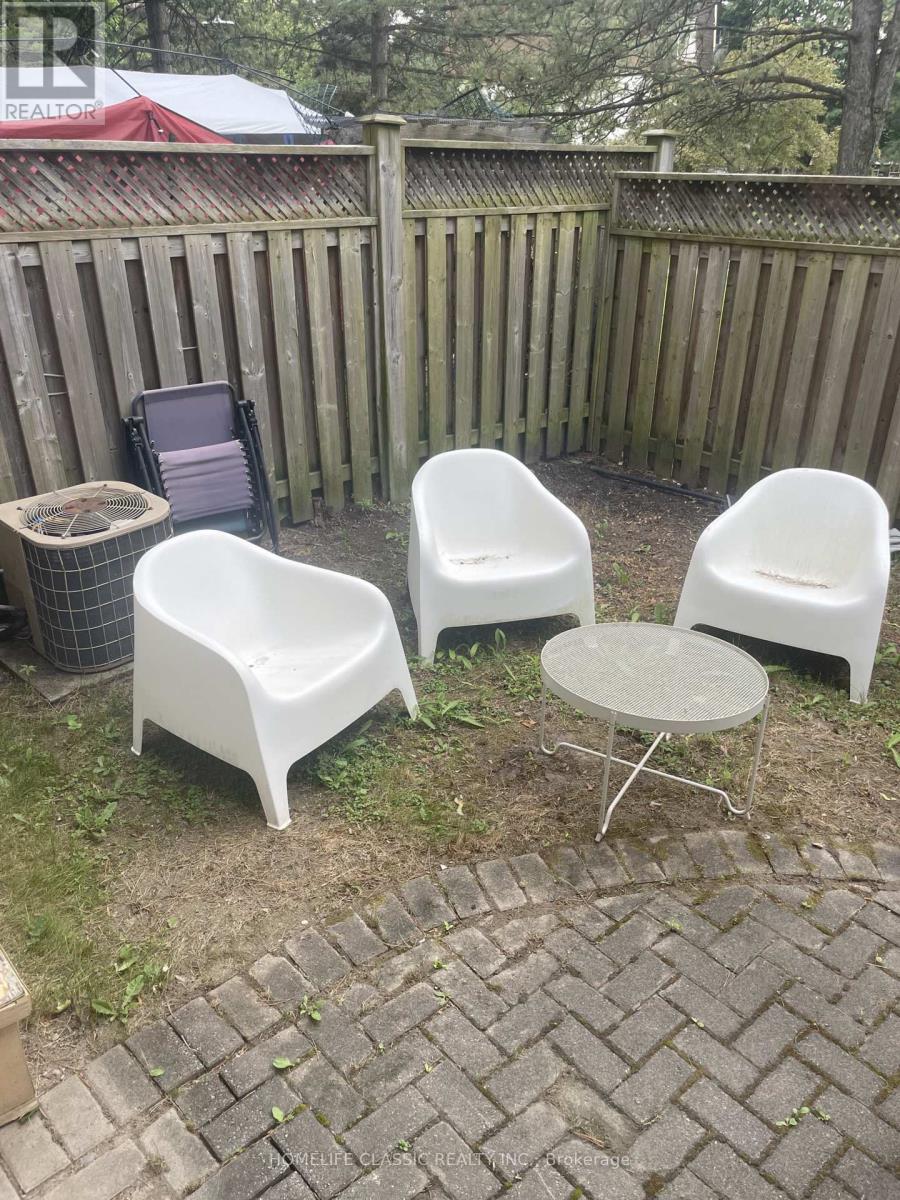 82 - 82 Henderson Drive, Aurora, Ontario  L4G 3M3 - Photo 5 - N12505666