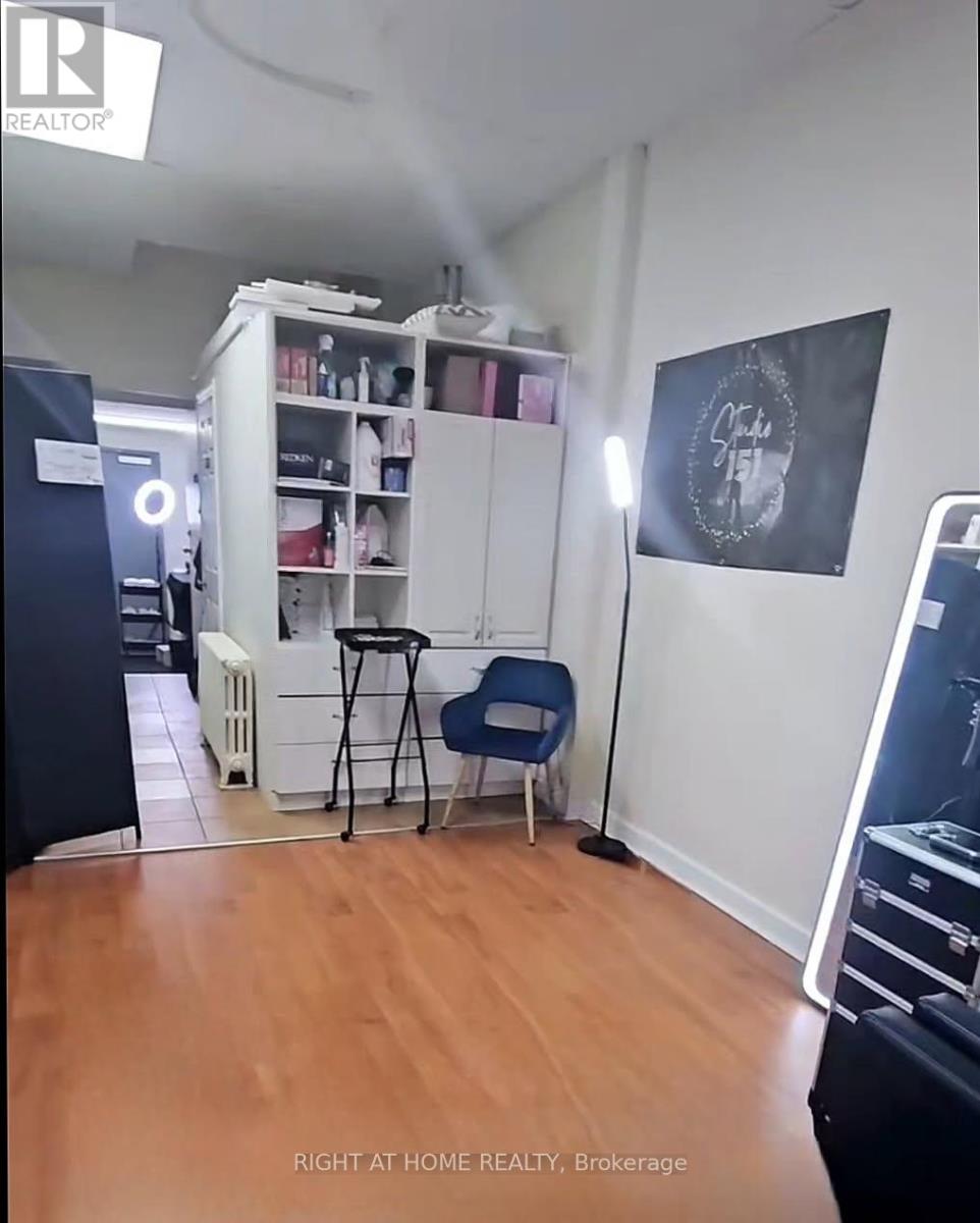 2869 St Clair Avenue E, Toronto, Ontario  M4B 1N4 - Photo 12 - E12505054