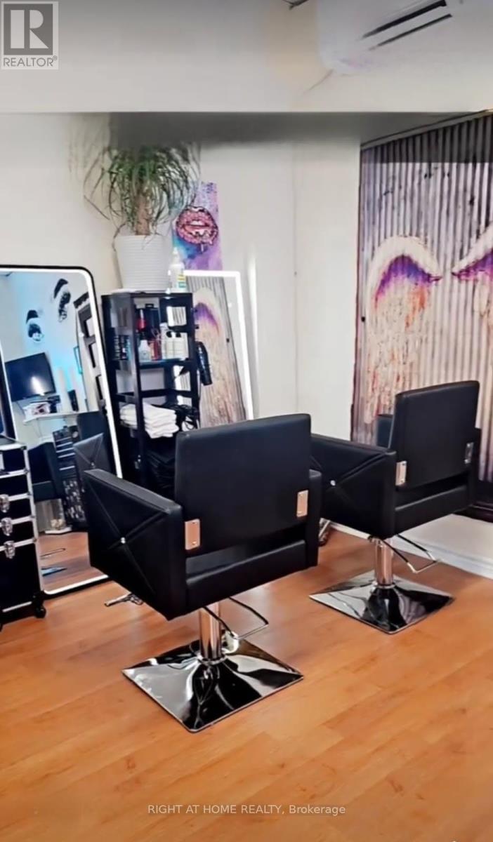 2869 St Clair Avenue E, Toronto, Ontario  M4B 1N4 - Photo 11 - E12505054