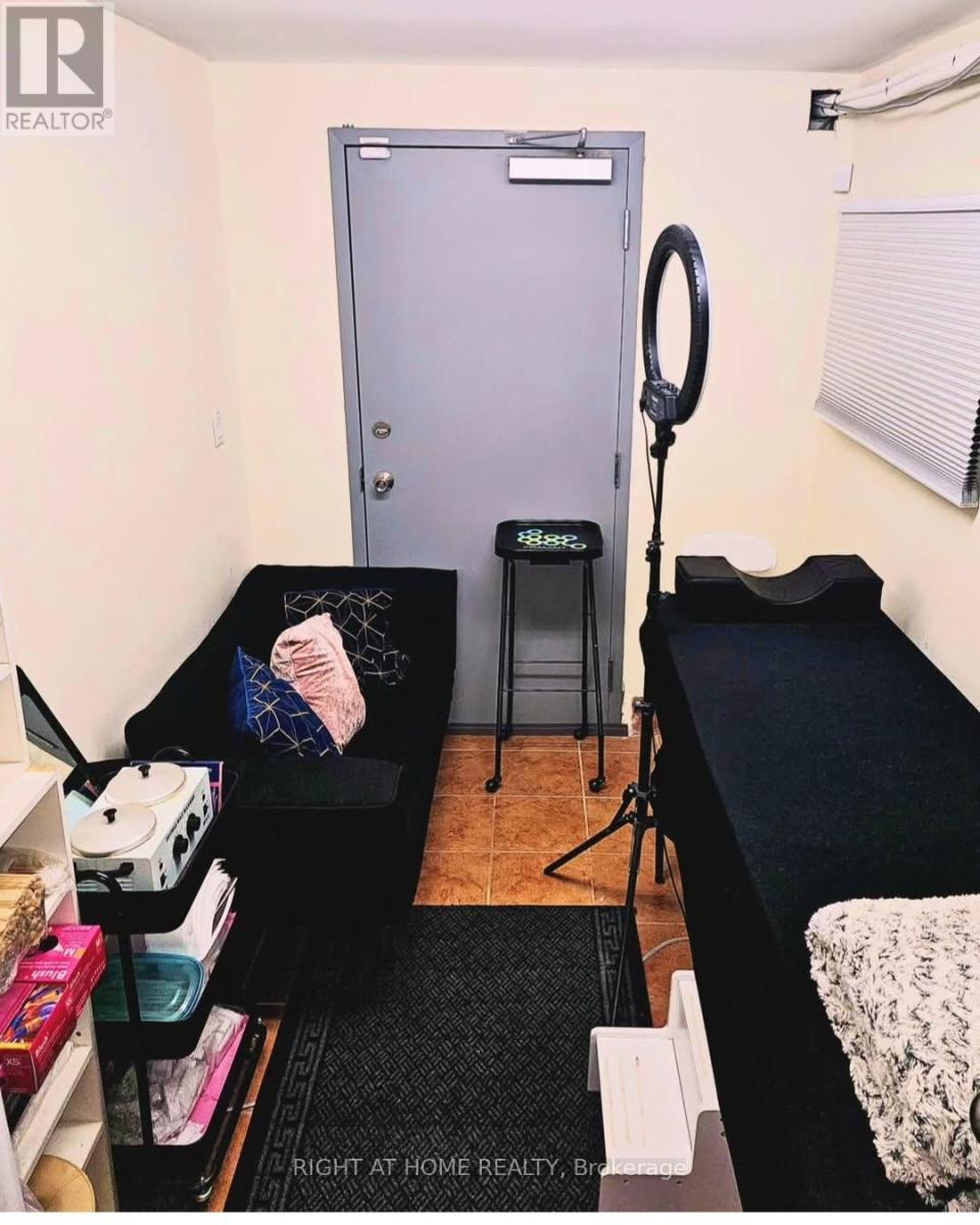 2869 St Clair Avenue E, Toronto, Ontario  M4B 1N4 - Photo 13 - E12505054