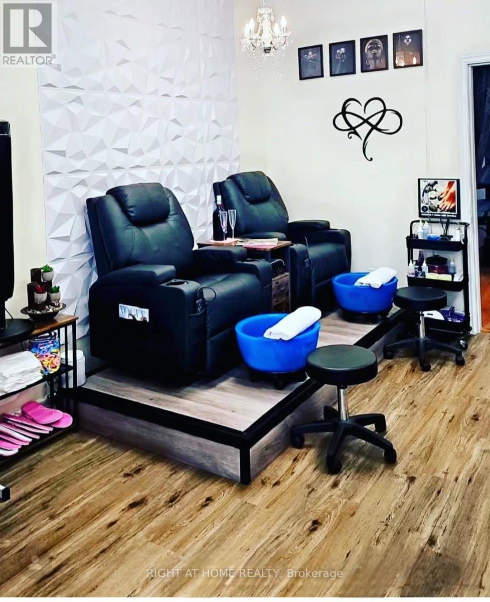 2869 St Clair Avenue E, Toronto, Ontario  M4B 1N4 - Photo 10 - E12505054