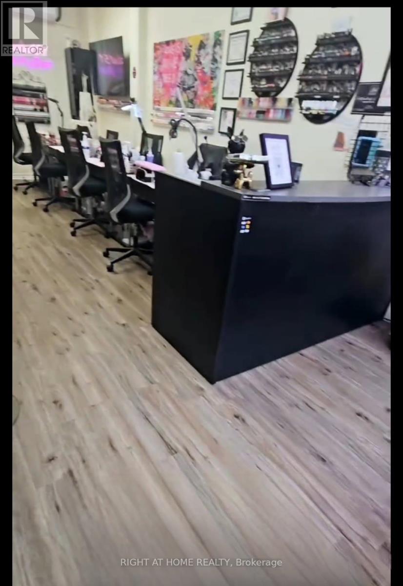 2869 St Clair Avenue E, Toronto, Ontario  M4B 1N4 - Photo 7 - E12505054