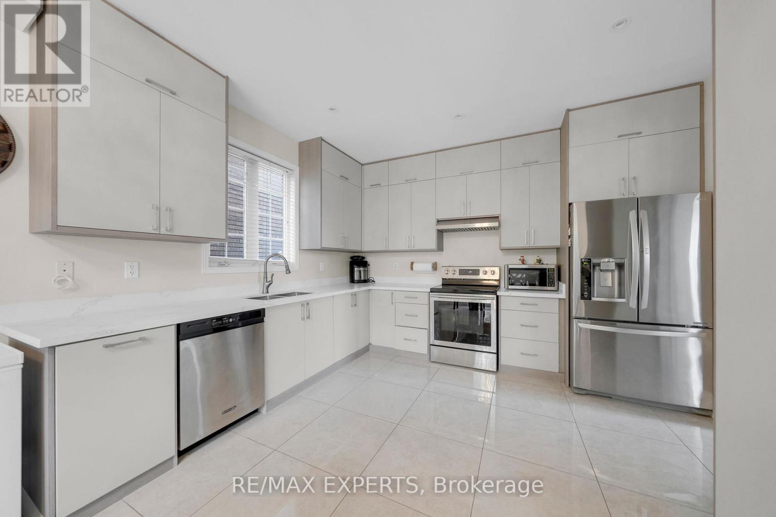 261 Mountainash Road, Brampton, Ontario  L6R 3M3 - Photo 17 - W12505638