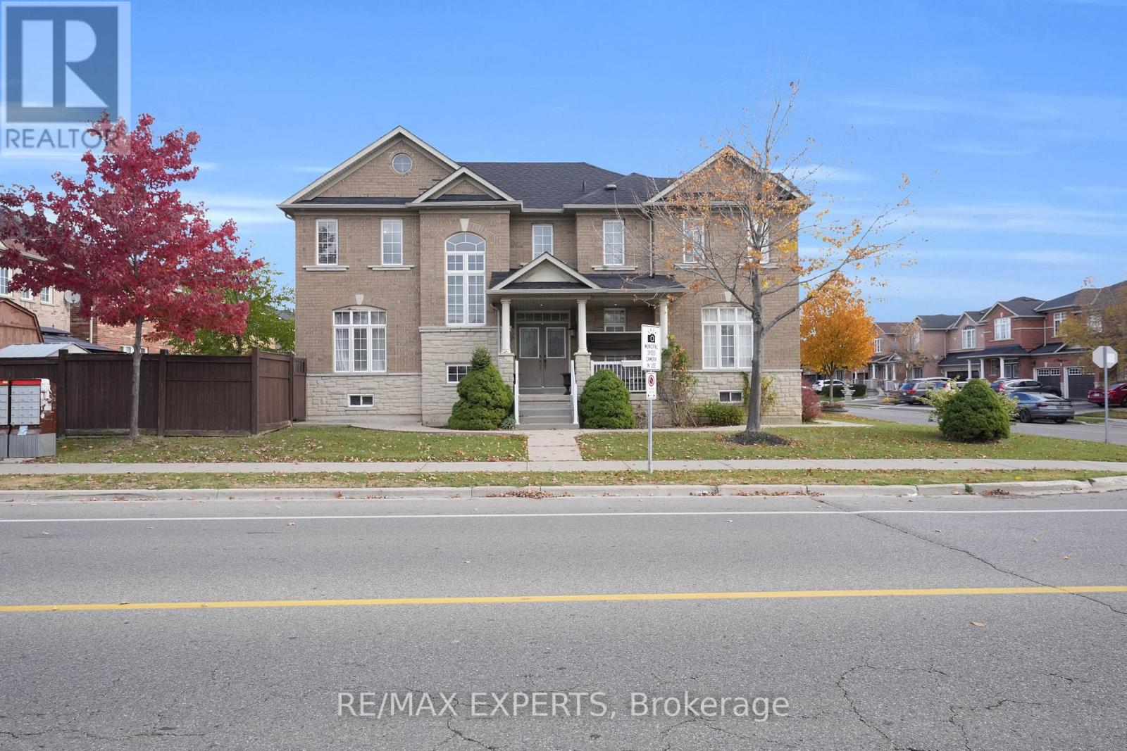 261 Mountainash Road, Brampton, Ontario  L6R 3M3 - Photo 6 - W12505638