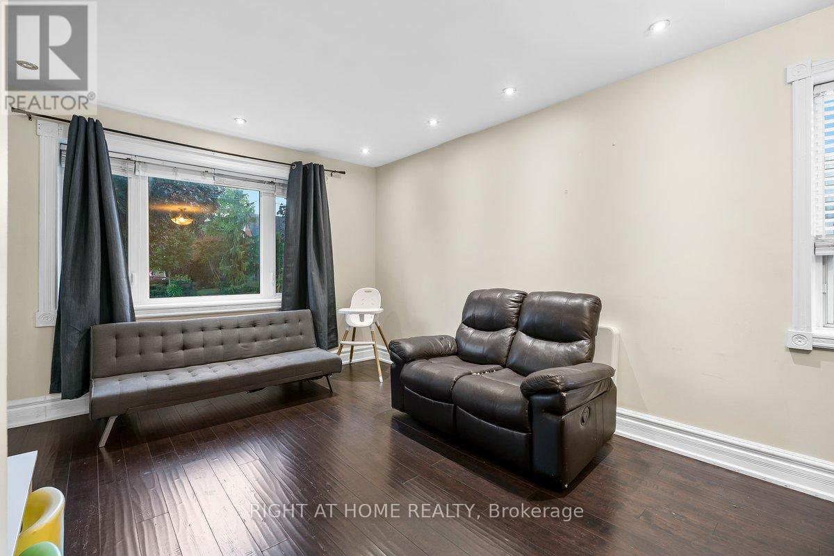 6 Melody Road, Toronto, Ontario  M9M 1C7 - Photo 4 - W12505652