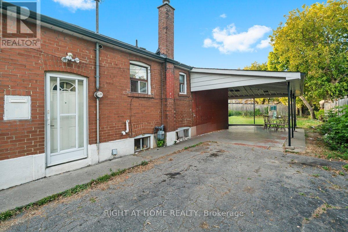 6 Melody Road, Toronto, Ontario  M9M 1C7 - Photo 6 - W12505652
