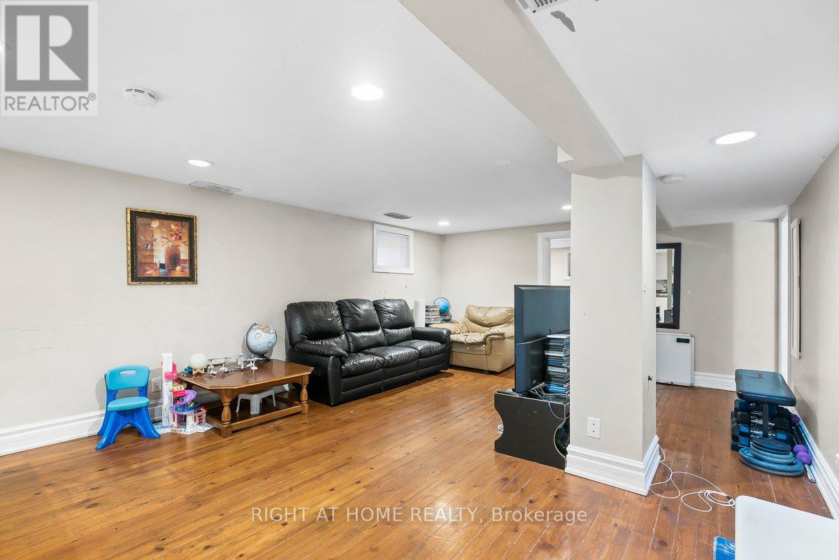 6 Melody Road, Toronto, Ontario  M9M 1C7 - Photo 8 - W12505652
