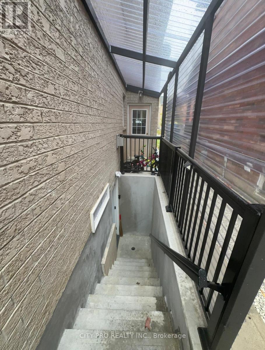 85 Bonistel Crescent, Brampton, Ontario  L7A 3H1 - Photo 2 - W12505668