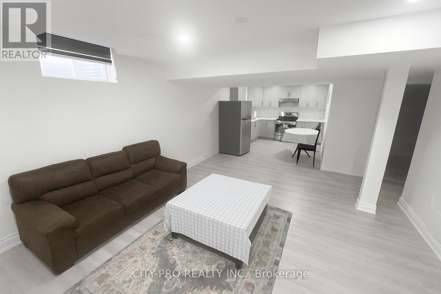 85 Bonistel Crescent, Brampton, Ontario  L7A 3H1 - Photo 3 - W12505668