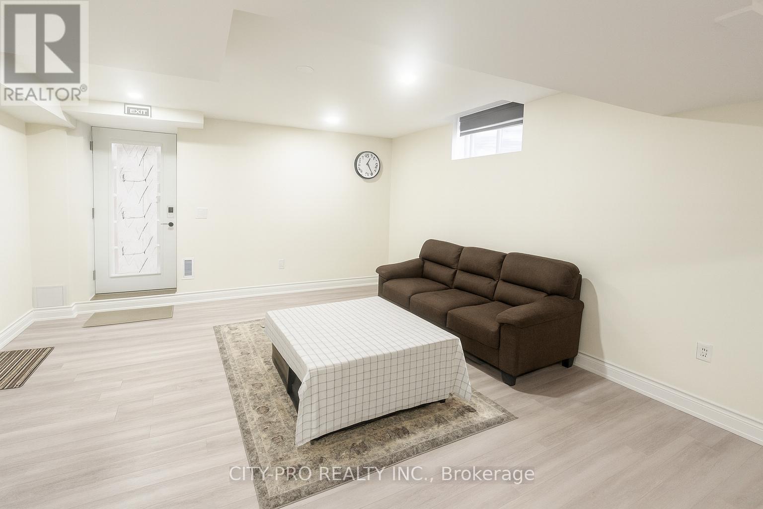 85 Bonistel Crescent, Brampton, Ontario  L7A 3H1 - Photo 4 - W12505668