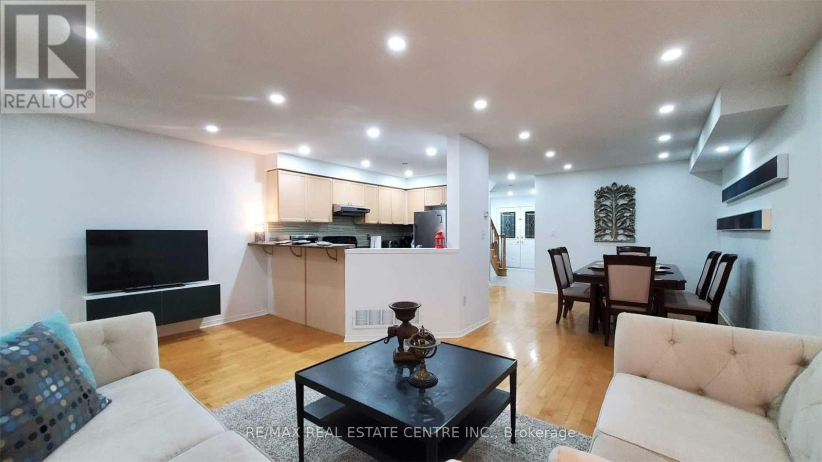 3383 Wild Cherry Lane, Mississauga, Ontario  L5N 7N7 - Photo 10 - W12505672