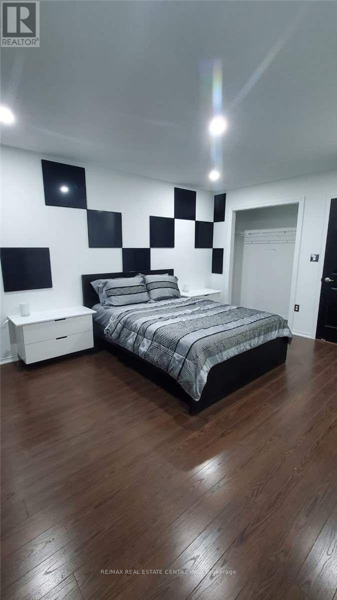 3383 Wild Cherry Lane, Mississauga, Ontario  L5N 7N7 - Photo 11 - W12505672