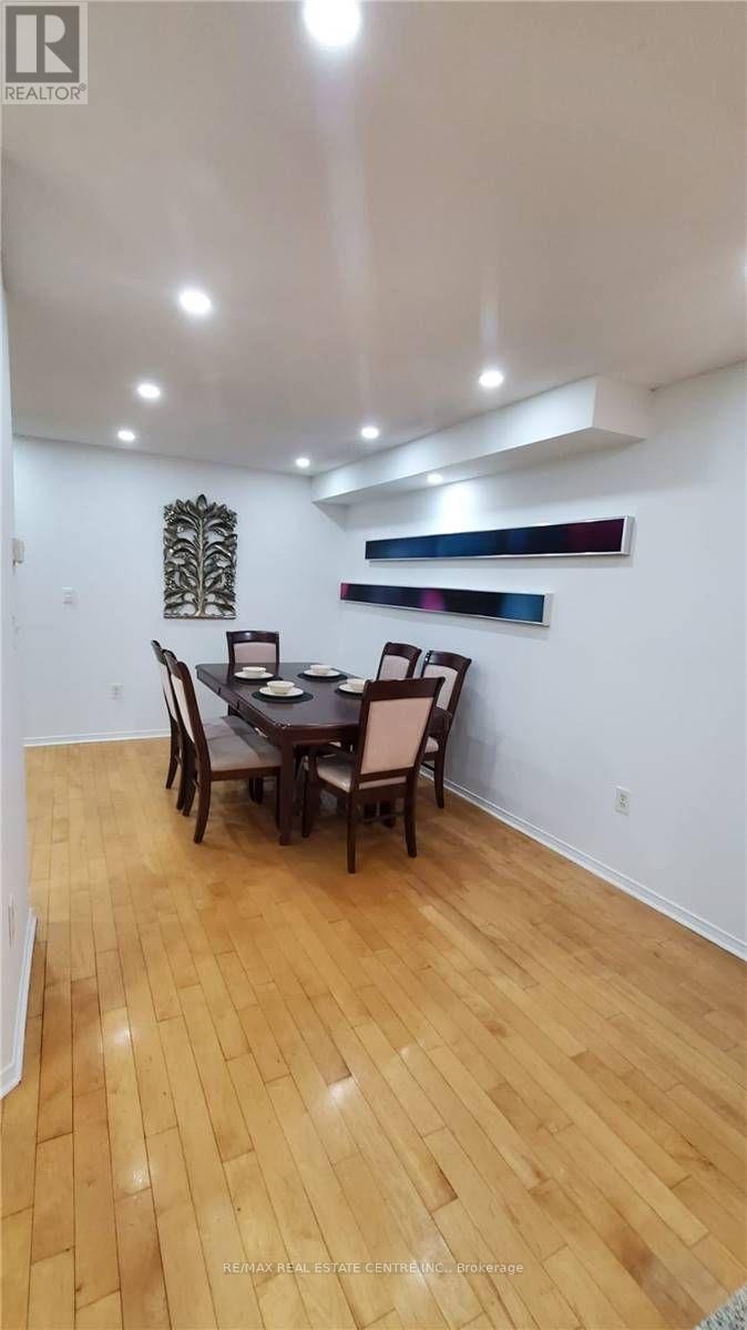 3383 Wild Cherry Lane, Mississauga, Ontario  L5N 7N7 - Photo 12 - W12505672