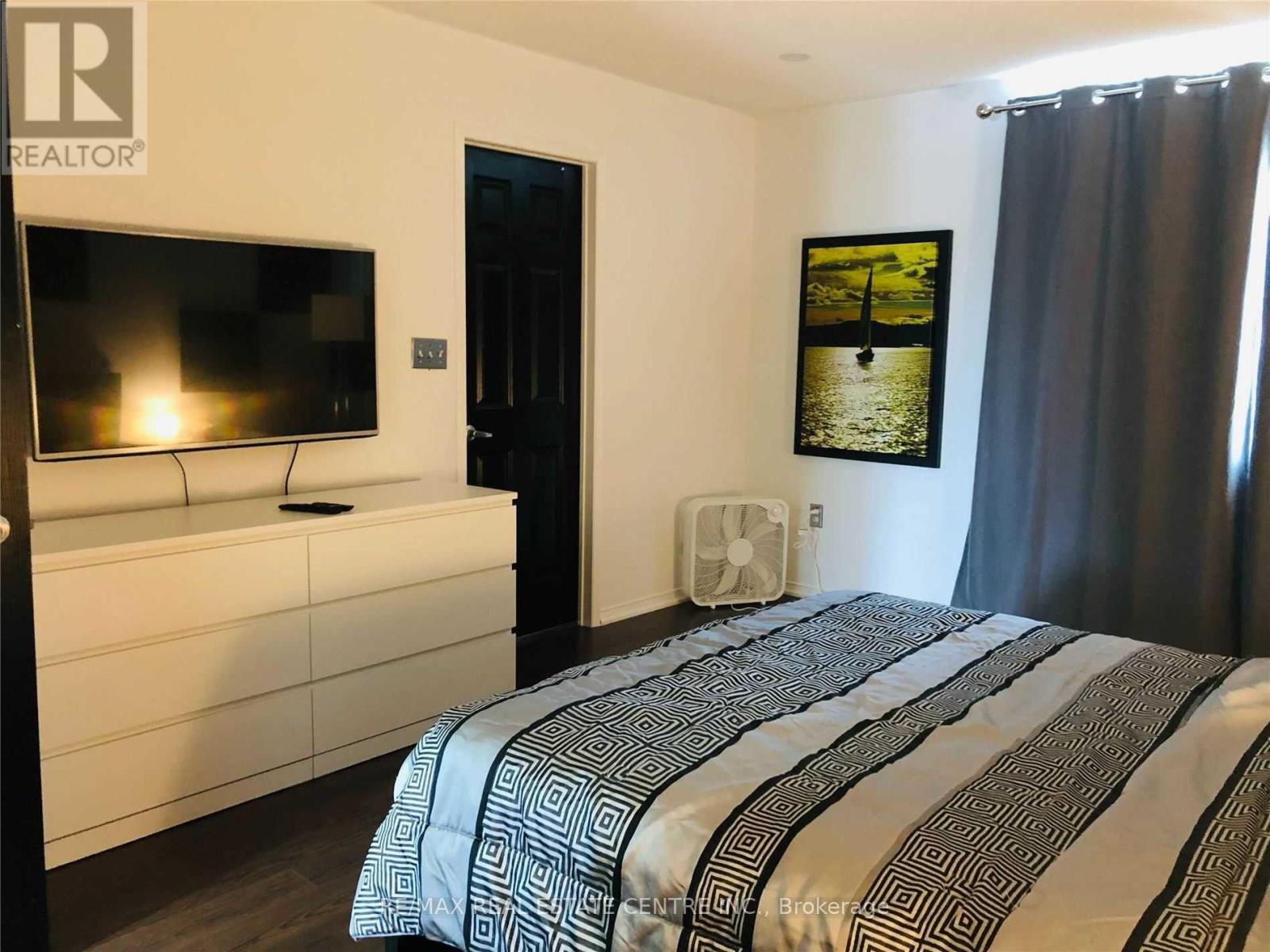 3383 Wild Cherry Lane, Mississauga, Ontario  L5N 7N7 - Photo 14 - W12505672