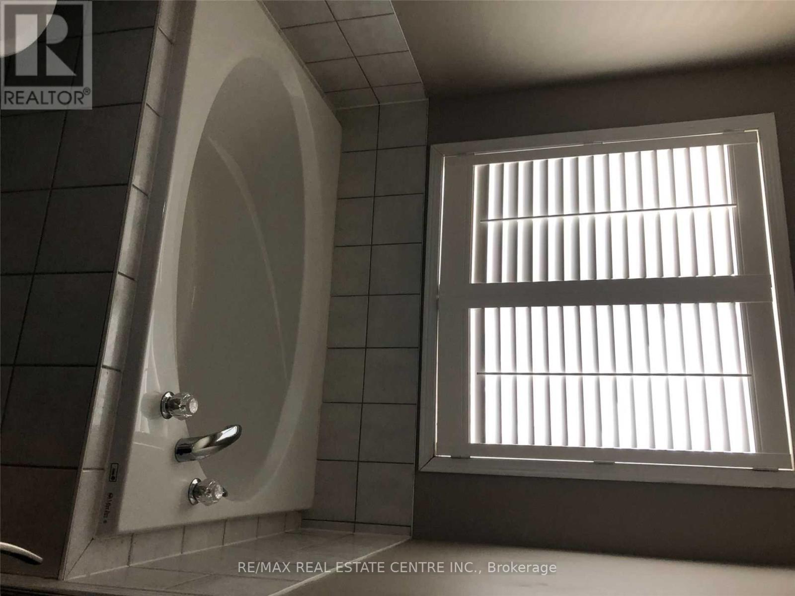 3383 Wild Cherry Lane, Mississauga, Ontario  L5N 7N7 - Photo 16 - W12505672