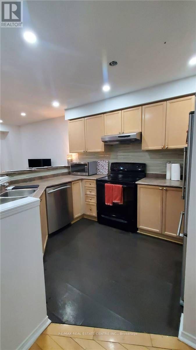 3383 Wild Cherry Lane, Mississauga, Ontario  L5N 7N7 - Photo 4 - W12505672