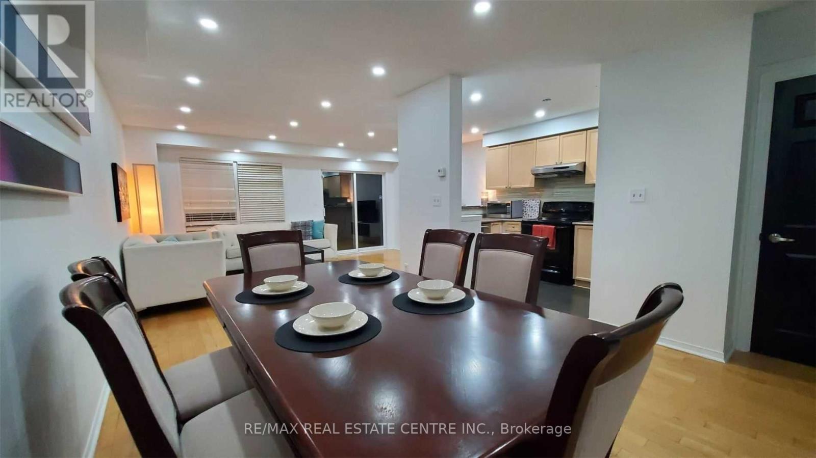 3383 Wild Cherry Lane, Mississauga, Ontario  L5N 7N7 - Photo 6 - W12505672