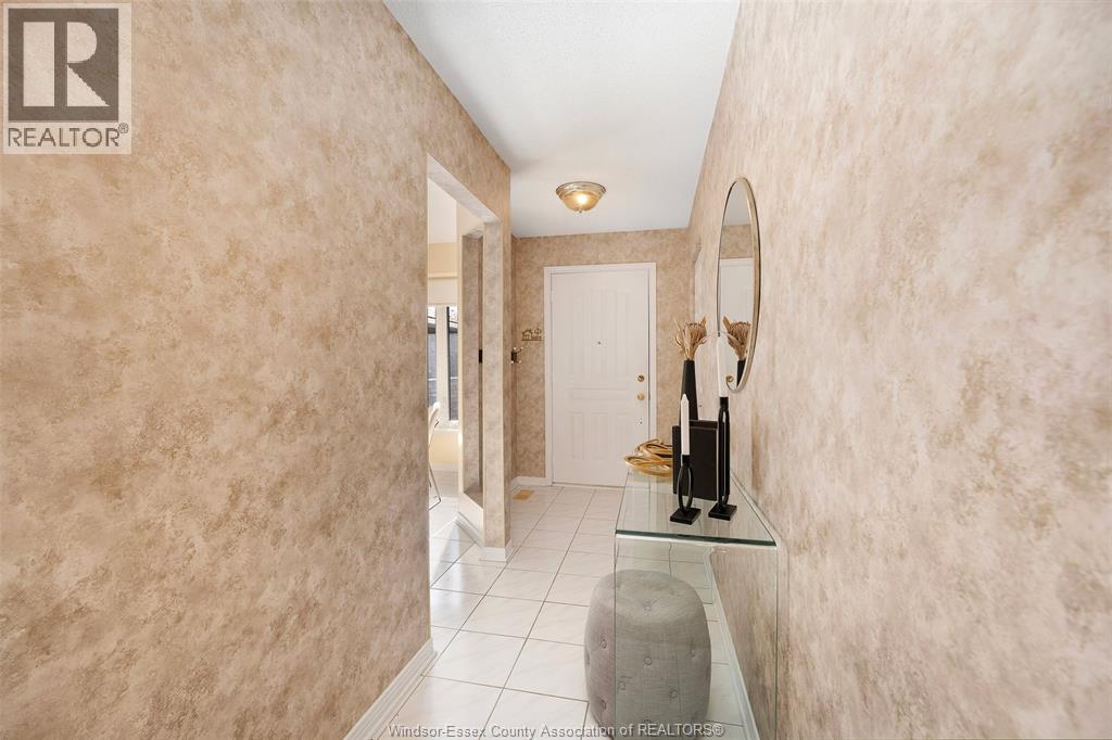 9720 Menard, Windsor, Ontario  N8P 1G6 - Photo 6 - 25027898