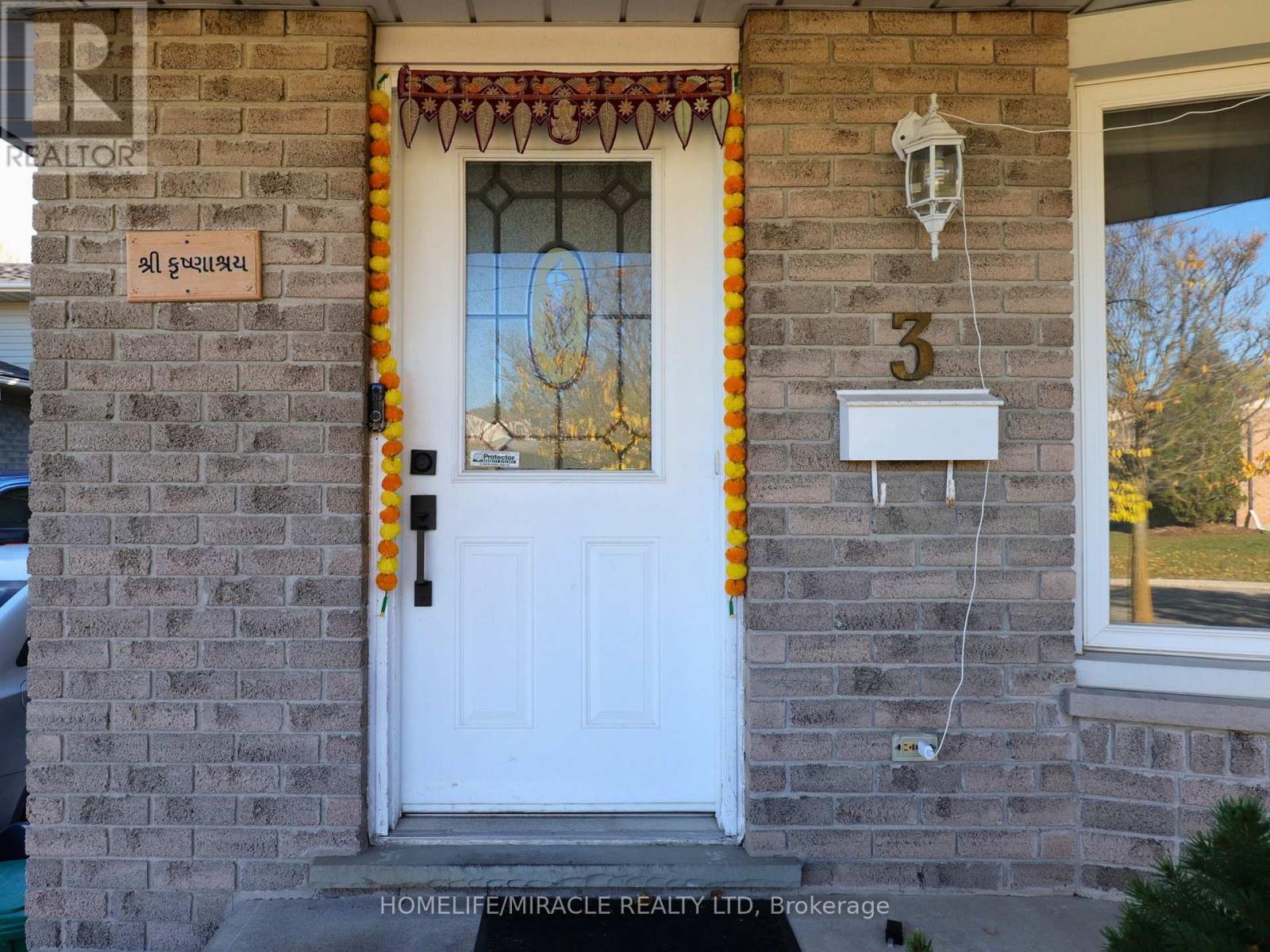 3 Caprice Court, Kitchener, Ontario  N2M 5M2 - Photo 3 - X12505682