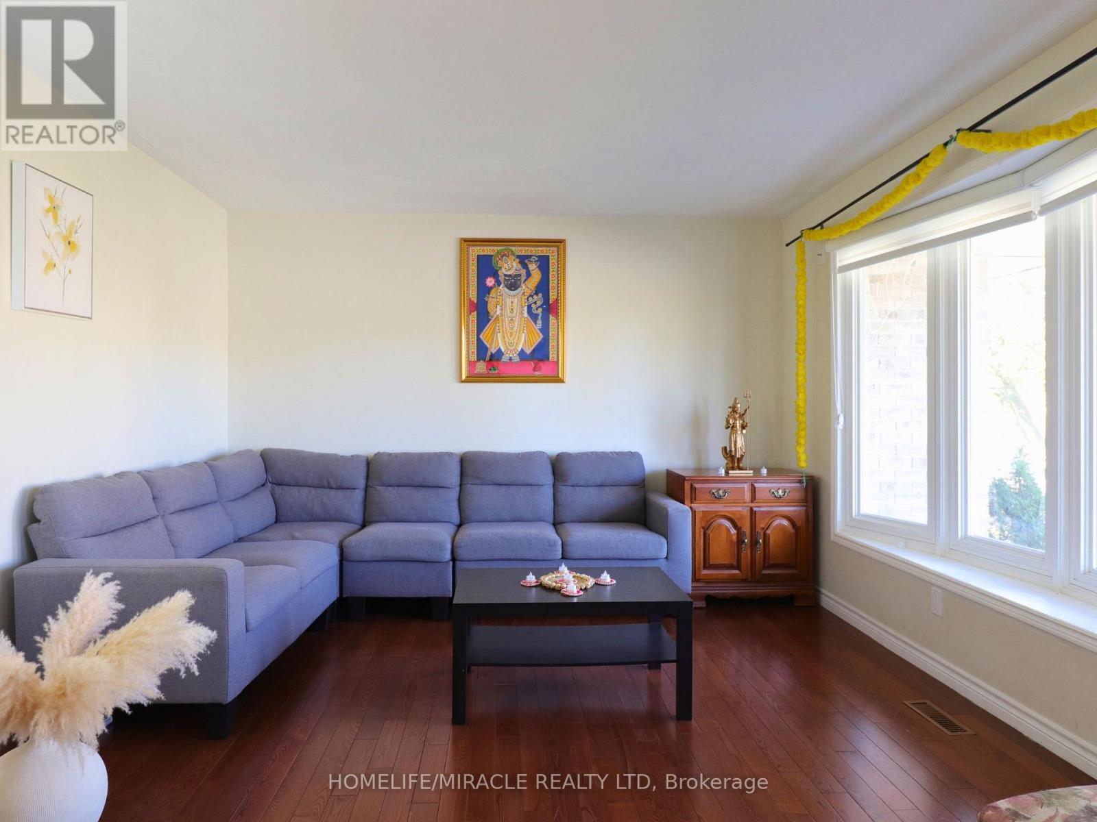 3 Caprice Court, Kitchener, Ontario  N2M 5M2 - Photo 4 - X12505682