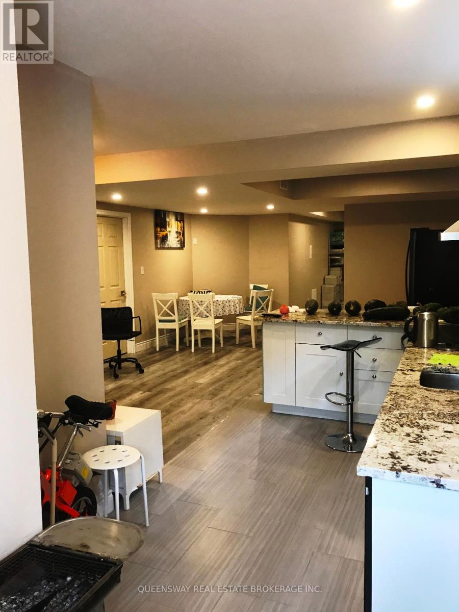 Unknown Address, ,     - Photo 3 - X12505704