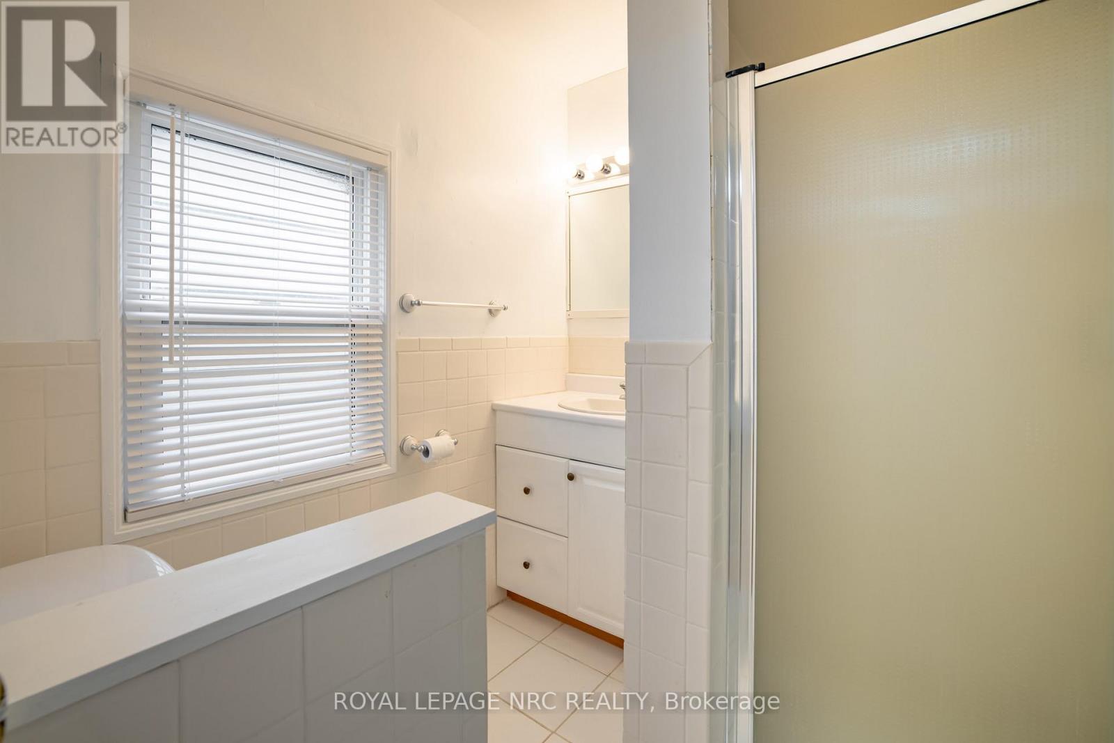 170 Niagara Street W, St. Catharines, Ontario  L2R 4L4 - Photo 9 - X12505730