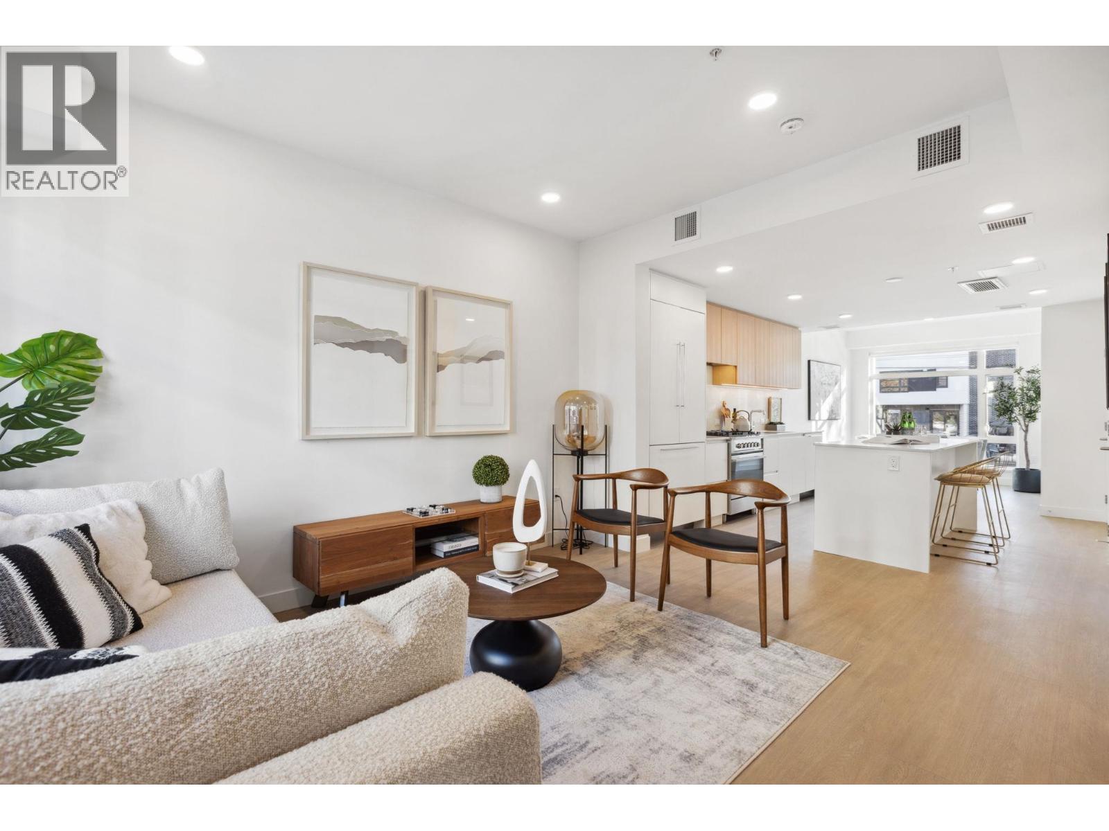 211 1008 W 47th Street, Vancouver, British Columbia  V6M 0E3 - Photo 2 - R3064368