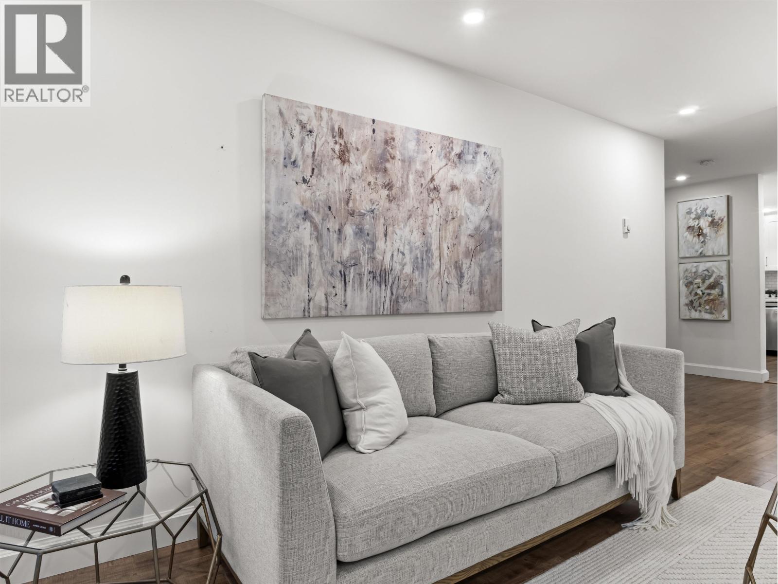 1253 Plateau Drive, North Vancouver, British Columbia  V7P 2J3 - Photo 2 - R3064377