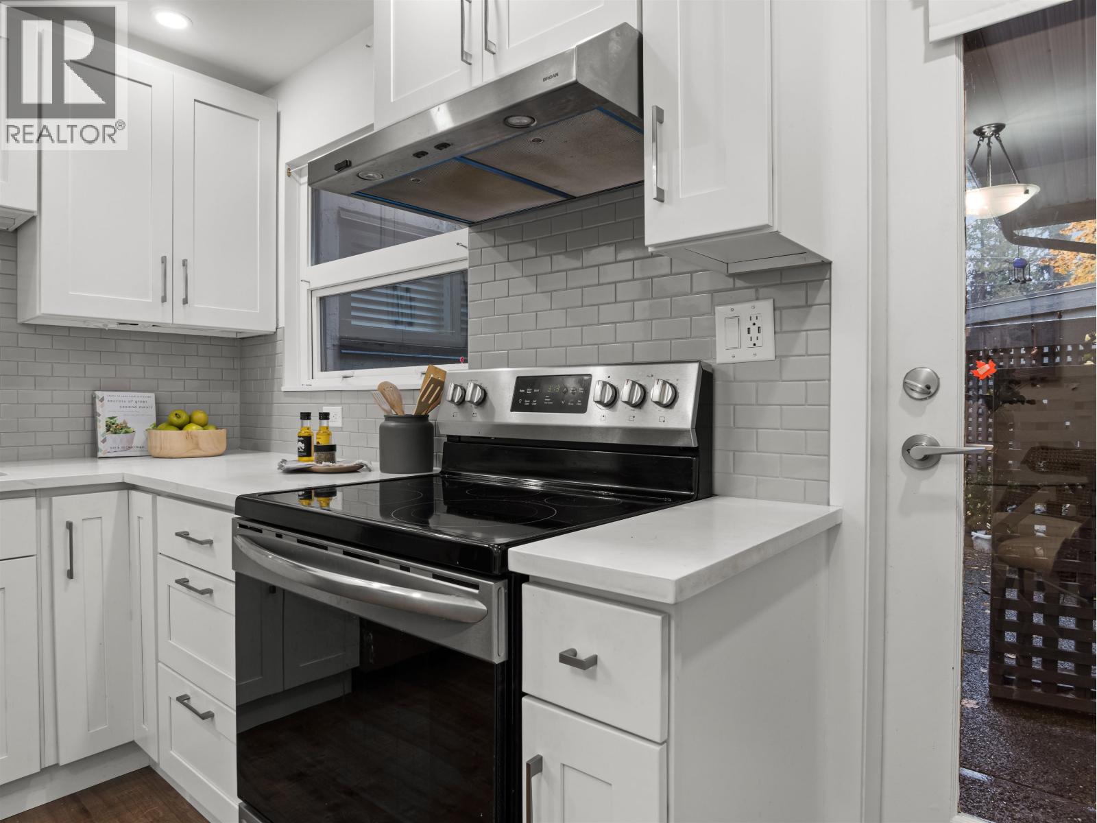 1253 Plateau Drive, North Vancouver, British Columbia  V7P 2J3 - Photo 6 - R3064377