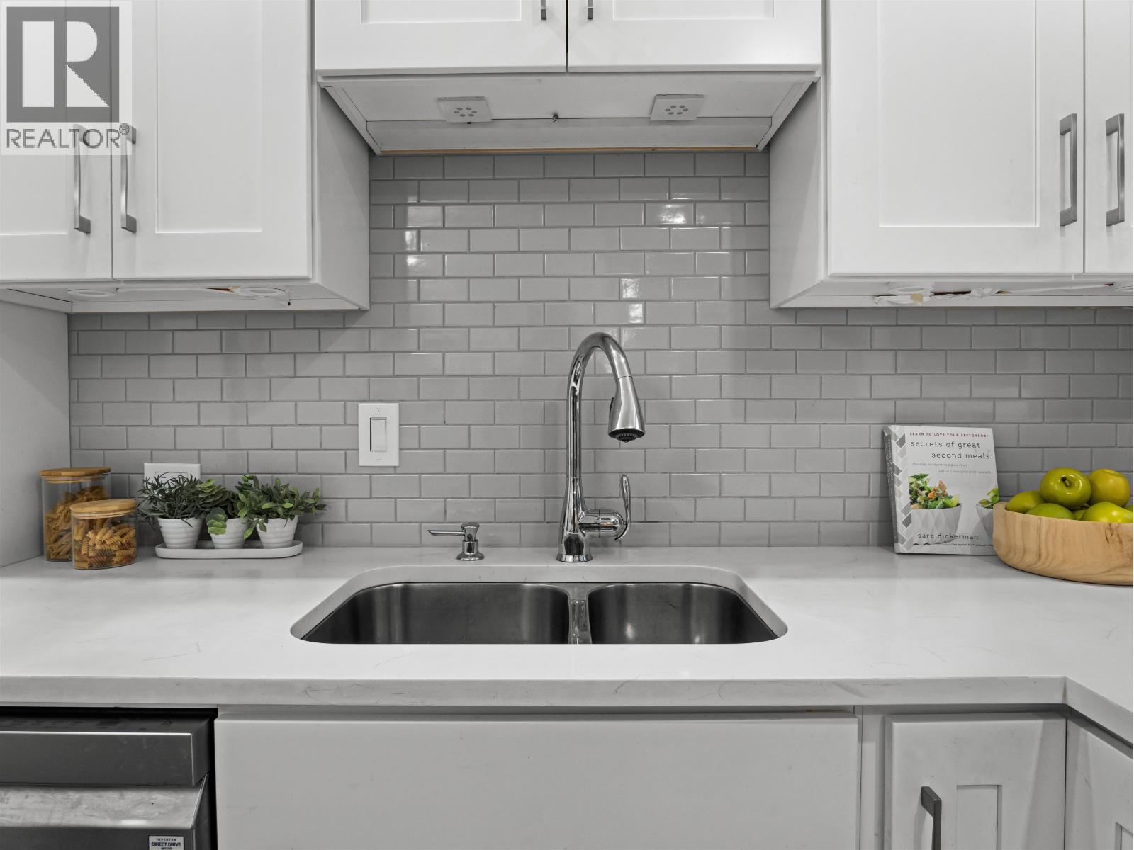 1253 Plateau Drive, North Vancouver, British Columbia  V7P 2J3 - Photo 7 - R3064377