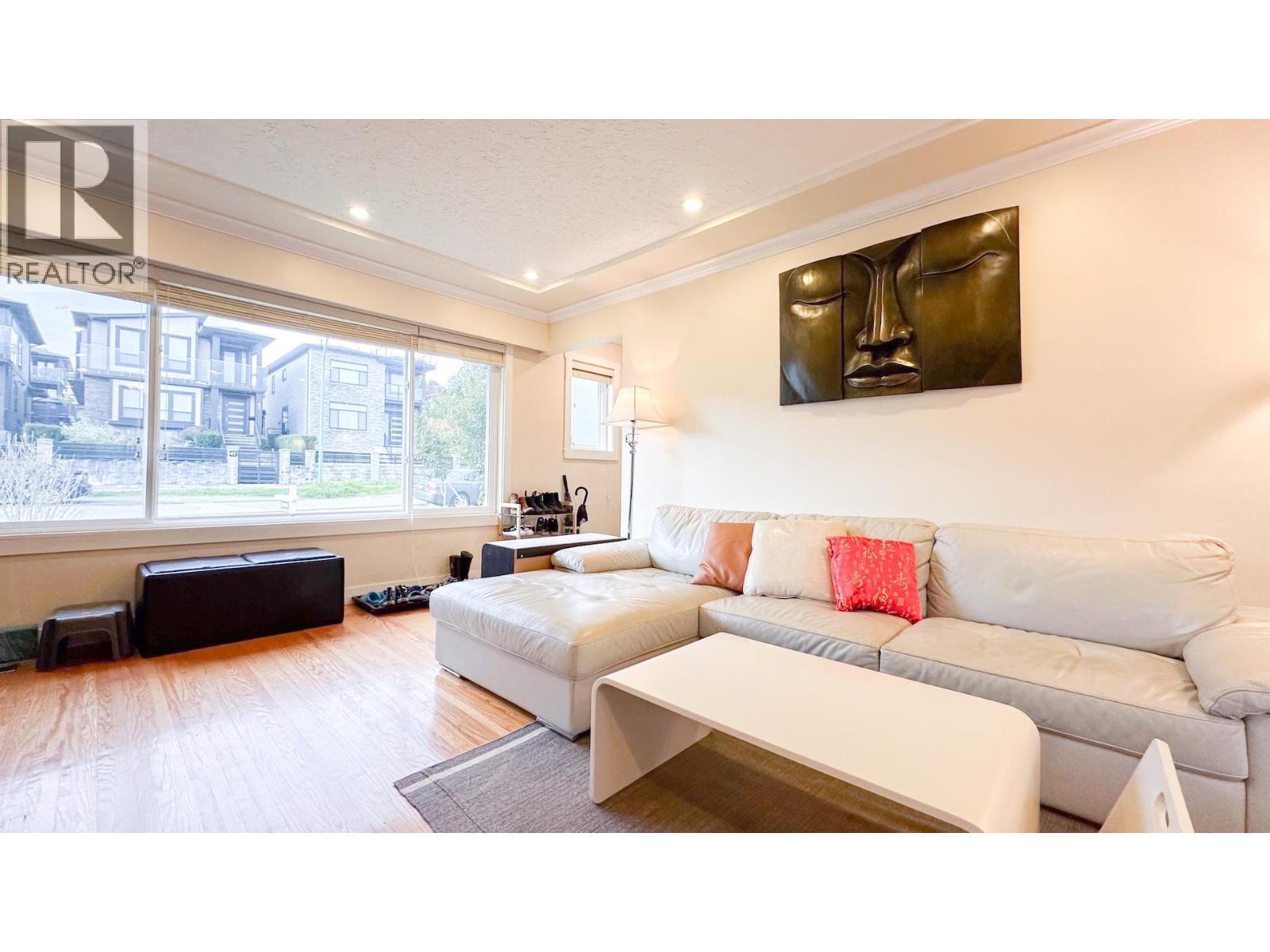 56 Warwick Avenue, Burnaby, British Columbia  V5B 3X3 - Photo 3 - R3064385