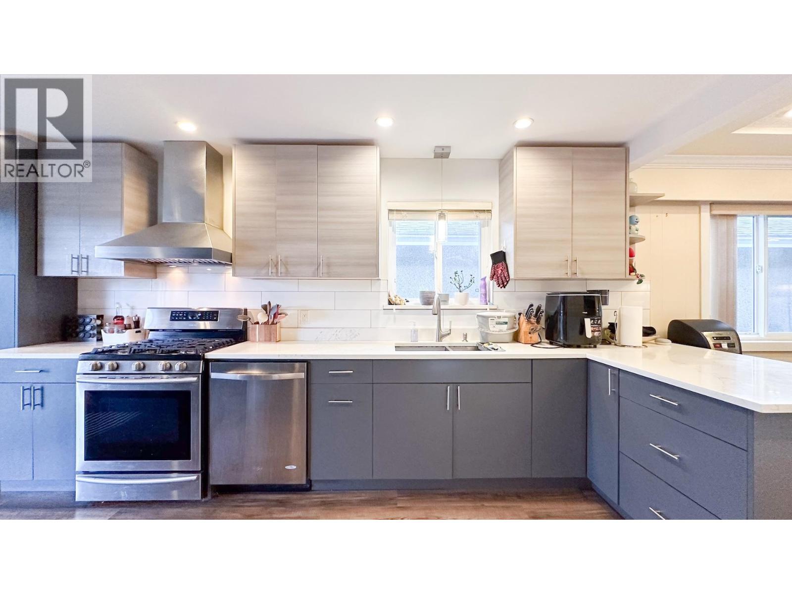 56 Warwick Avenue, Burnaby, British Columbia  V5B 3X3 - Photo 6 - R3064385