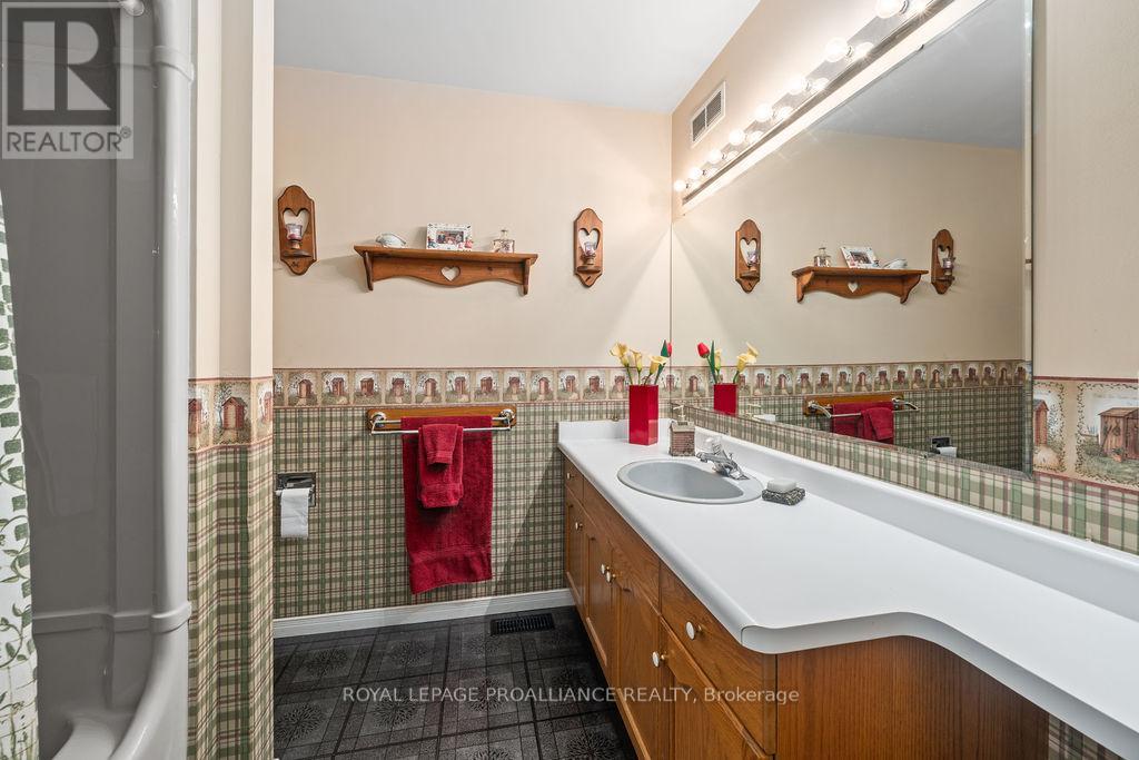 37 Mccrea Court, Tweed (Hungerford (Twp)), Ontario  K0K 3J0 - Photo 25 - X12500146